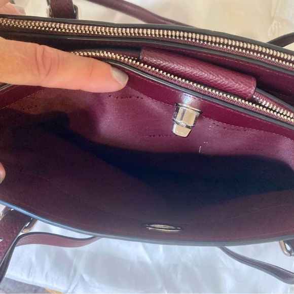 COACH Classic oxblood leather hand/shoulder/crossbody bag holds laptop. - Picture 8 of 12